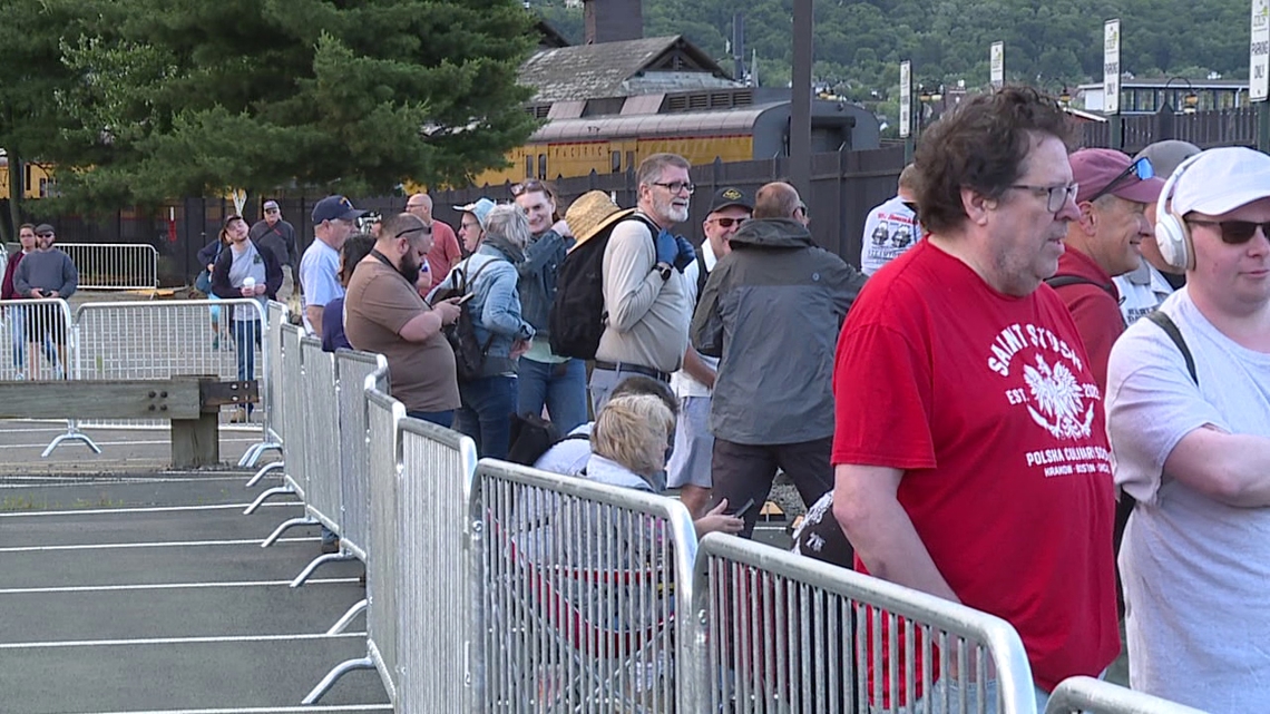 Big Boy Creates Big Crowds in Scranton