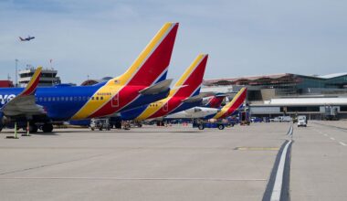 Airplanes At Pittsburgh International Airport Crowded Pittsburgh International Airport Beth Hollerich