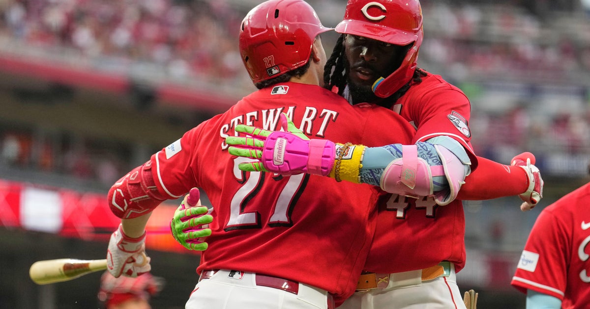 Cincinnati Reds hit 5 homers to crush Philadelphia Phillies in 11-5 win