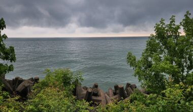 Clouds hover over Lake Erie. (Spectrum News 1/Lydia Taylor)