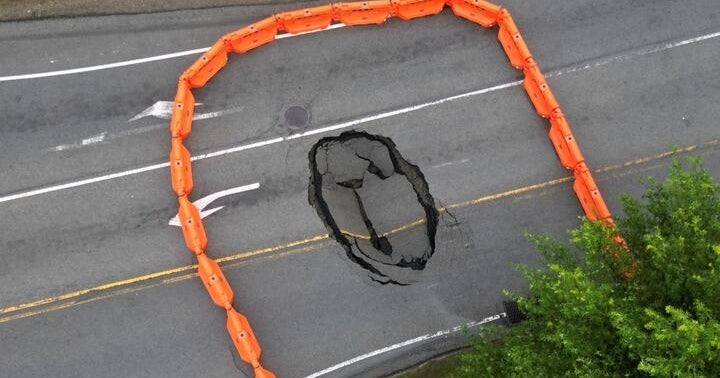 Large sinkhole disrupts traffic near UPMC Passavant; repairs could take time, officials say