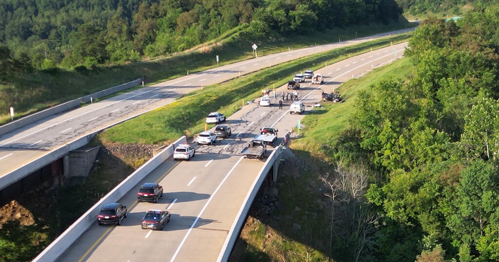 One killed, two injured in early-morning wrong-way crash on Mon/Fayette Expressway