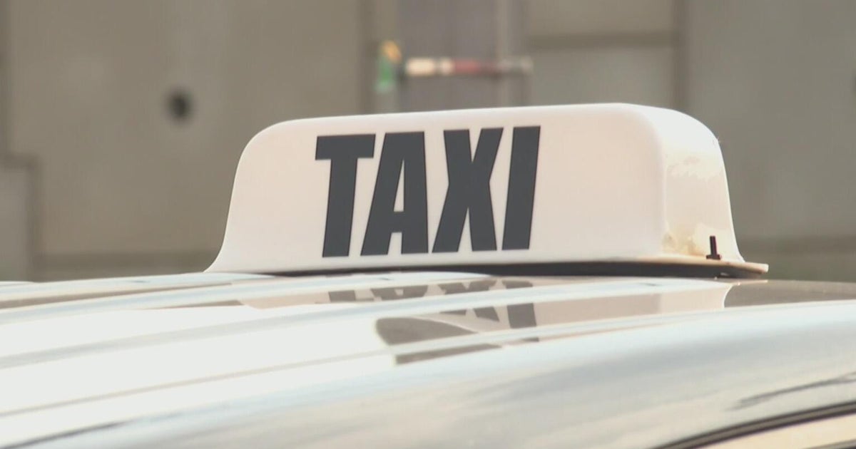 Woman held taxi driver at knifepoint during trip to Pittsburgh International Airport, police say