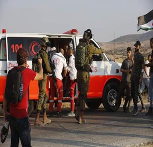 Palestinian man shot, detained by Israeli forces at military checkpoint near Bethlehem