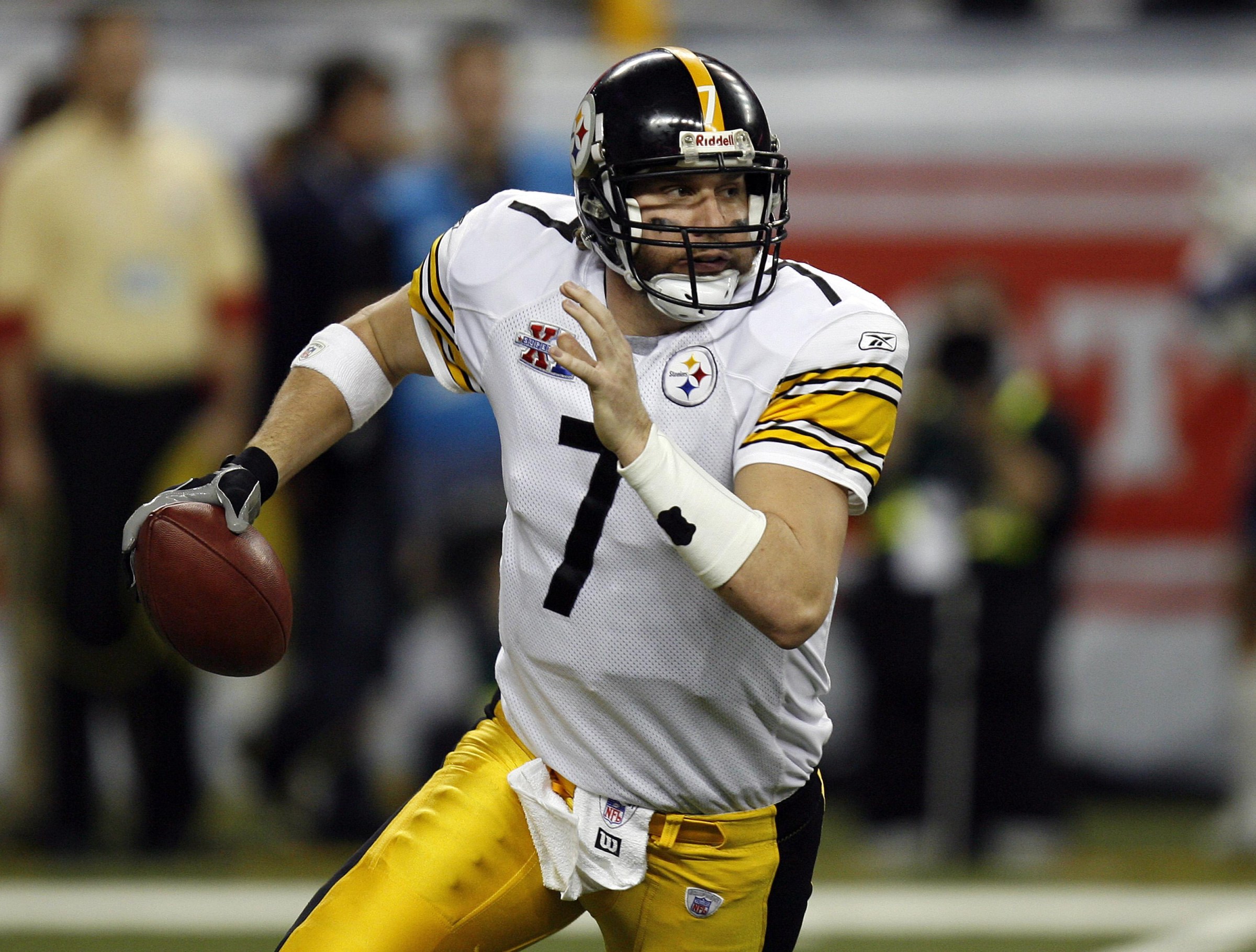 Ben Roethlisberger of the Steelers during Super Bowl XL between the Pittsburgh Steelers and Seattle Seahawks at Ford Field in Detroit, Michigan on February 5, 2006. (Photo by Allen Kee/NFLPhotoLibrary)