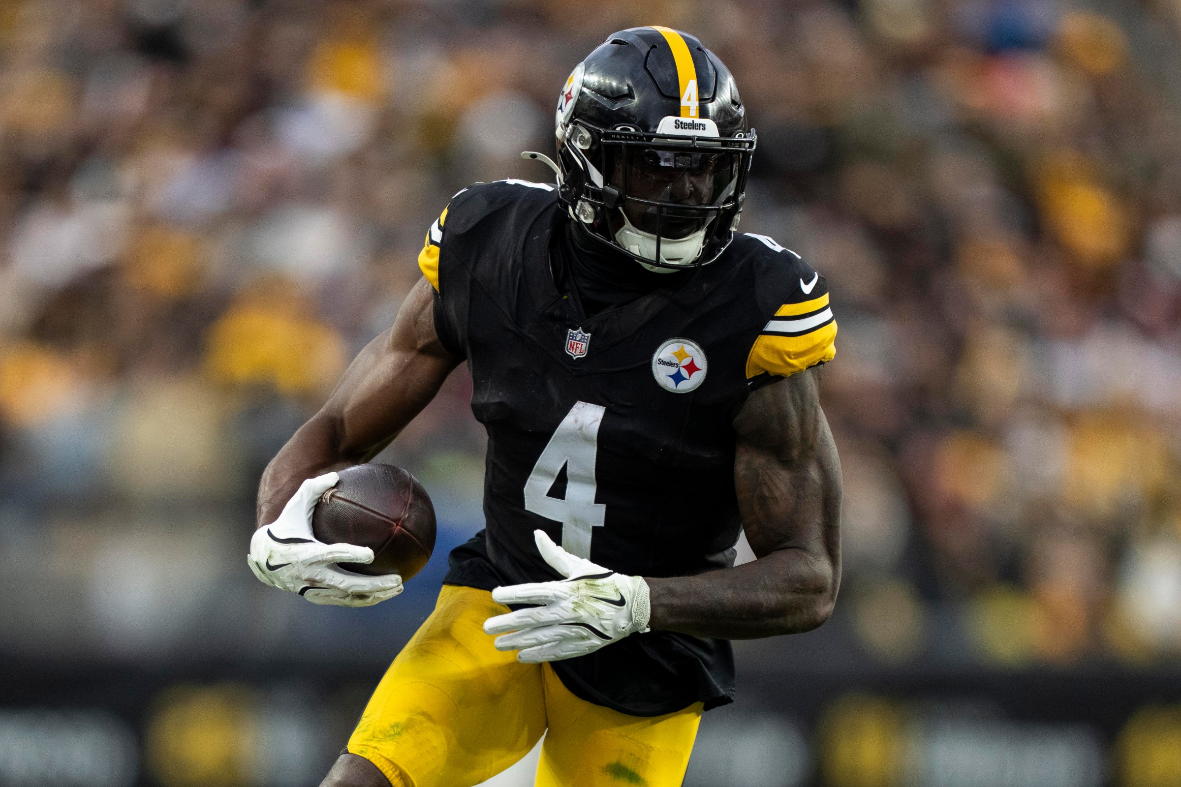 PITTSBURGH, PENNSYLVANIA - NOVEMBER 16: DK Metcalf #4 of the Pittsburgh Steelers runs with the ball during an NFL football game against the Cincinnati Bengals at Acrisure Stadium on November 16, 2025 in Pittsburgh, Pennsylvania. (Photo by Michael Owens/Getty Images)