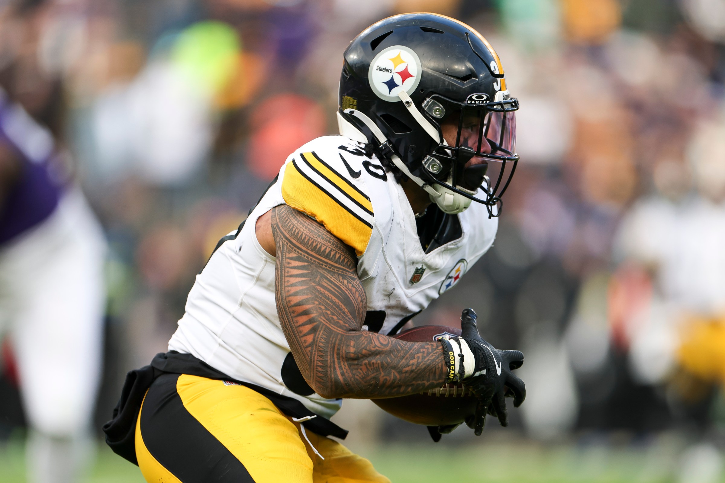 BALTIMORE, MARYLAND - DECEMBER 07: Jaylen Warren #30 of the Pittsburgh Steelers runs with the ball during the third quarter against the Baltimore Ravens at M&T Bank Stadium on December 07, 2025 in Baltimore, Maryland. (Photo by Scott Taetsch/Getty Images)
