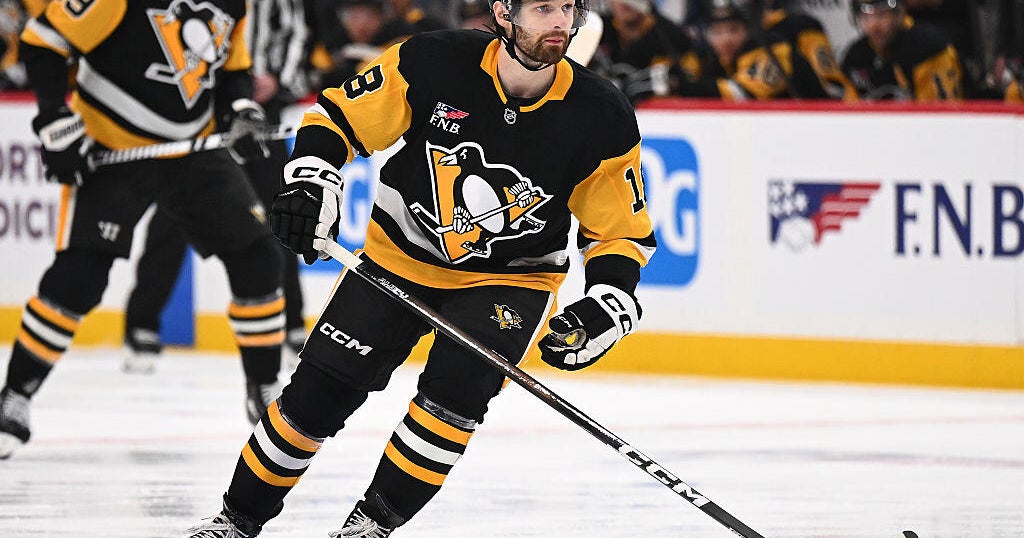 Penguins sign forward Tommy Novak to a three-year contract extension