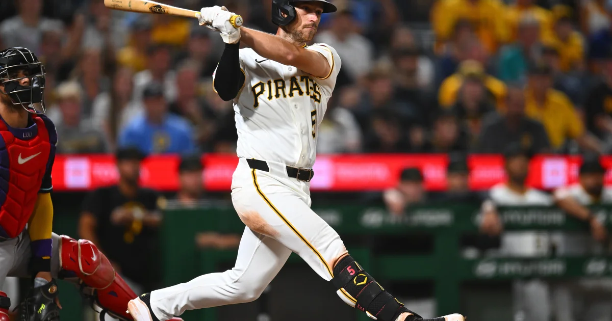 Brandon Lowe's 10th-inning hit rallies Pirates over Diamondbacks