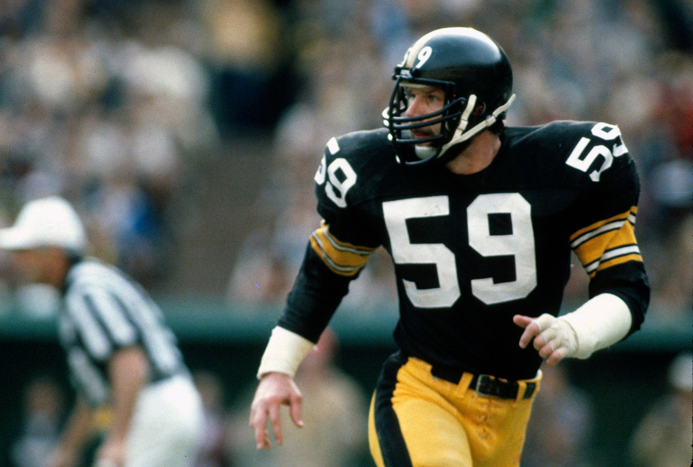 PITTSBURGH, PA - CIRCA 1979: Jack Ham #59 of the Pittsburgh Steelers in action against during an NFL football game at Three Rivers Stadium circa 1979 in Pittsburgh, Pennsylvania. Ham played for the Steelers from 1971-82. (Photo by Focus on Sport/Getty Images)