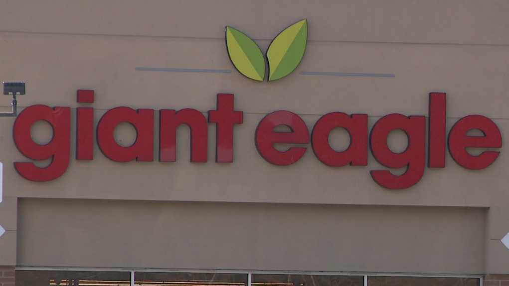 Giant Eagle shopper uses stolen credit cards in Pennsylvania