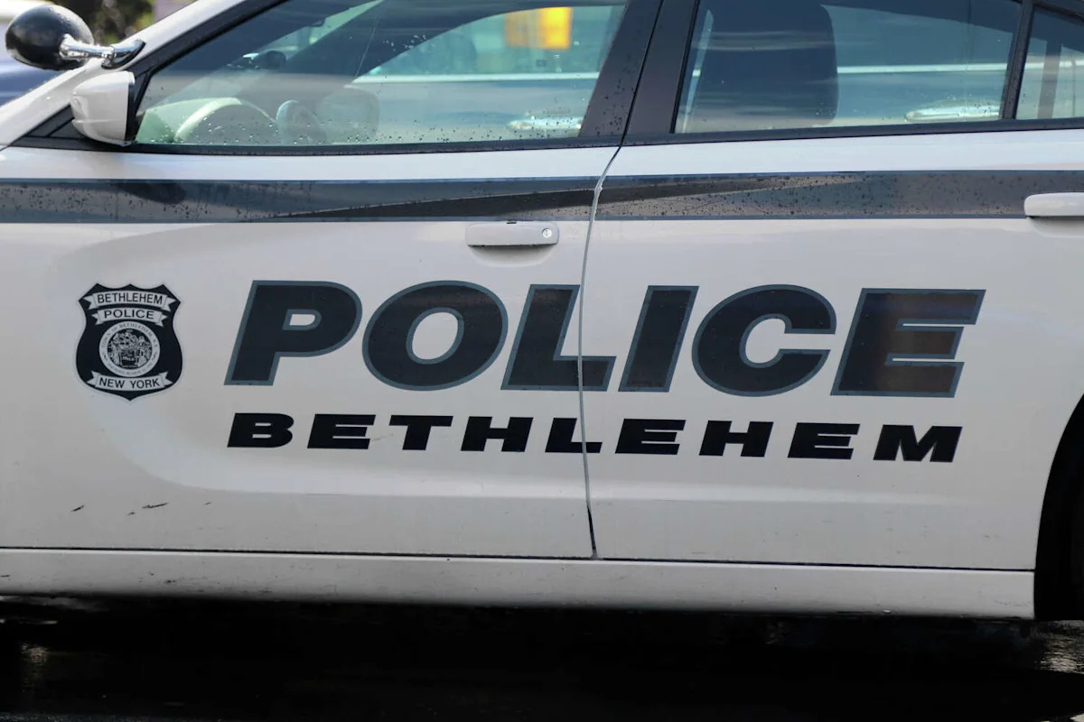 Man seriously injured by falling branch during tree cutting in Bethlehem