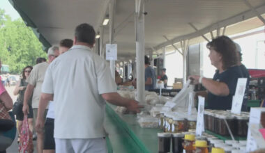 Scranton farmers’ market draws crowds for opening day