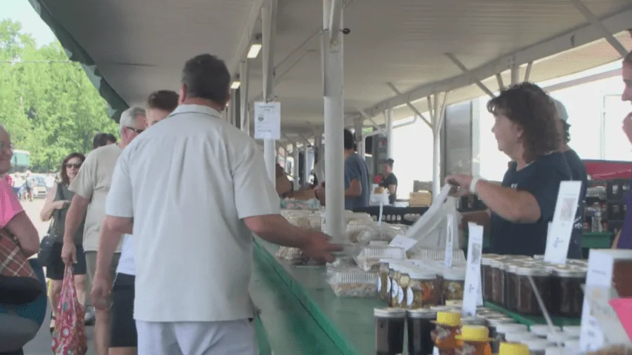 Scranton farmers’ market draws crowds for opening day