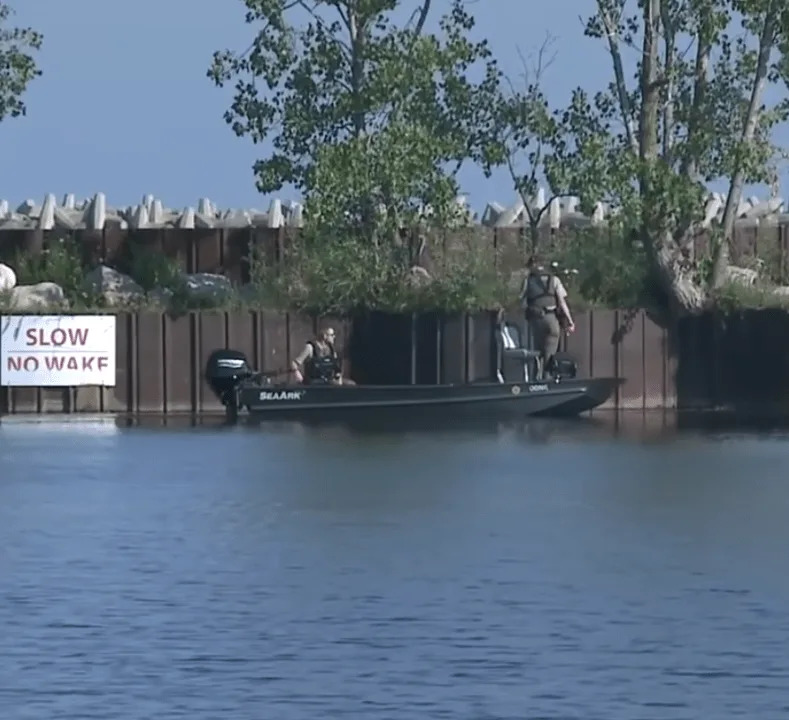 Crews search Lake Erie for missing boy