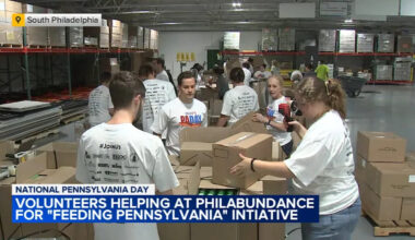 Volunteers pitch in for 'Feeding Pennsylvania' event at Philabundance