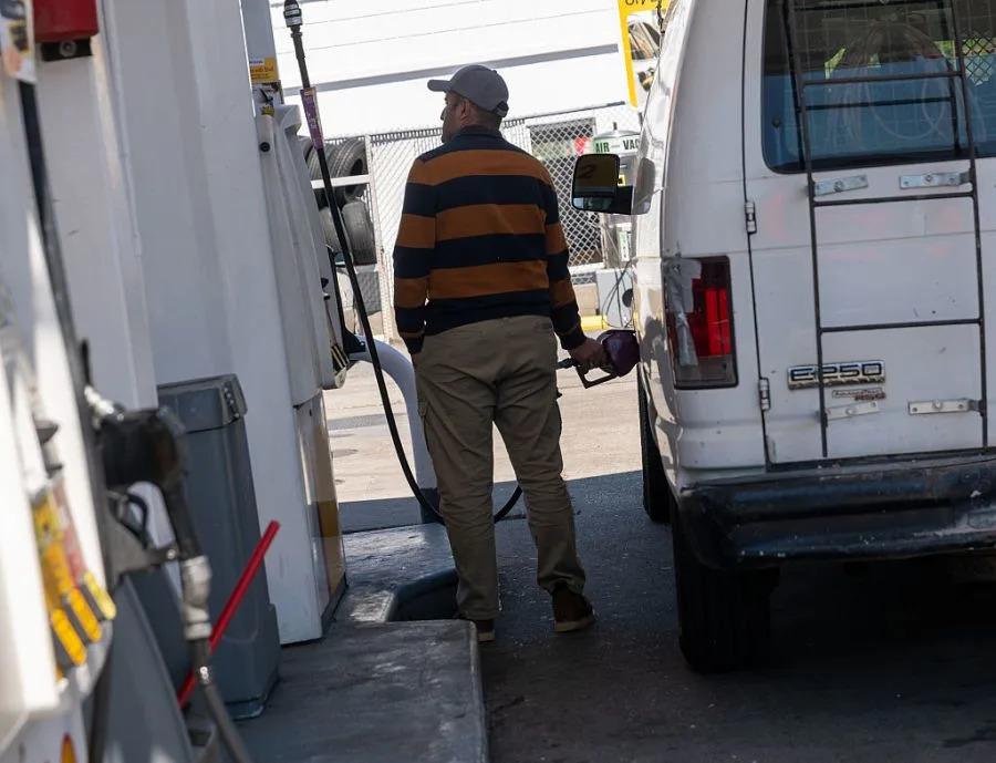 Gas prices fall in Pennsylvania as the national average rises