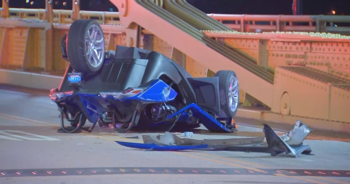 2 injured in Polaris Slingshot rollover on Pittsburgh bridge
