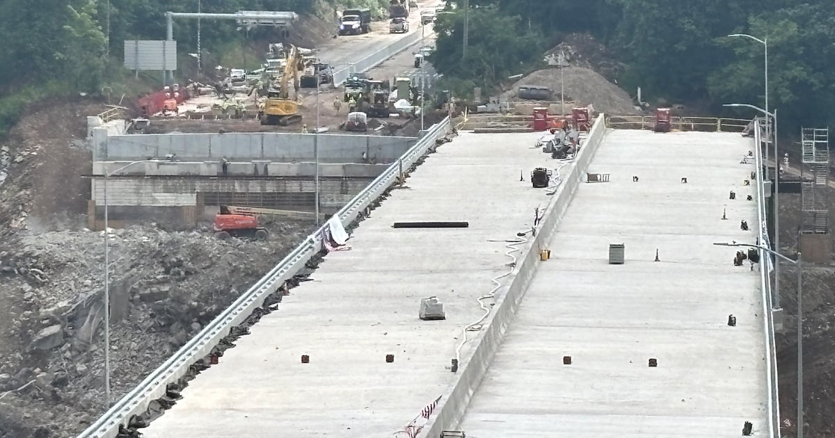 Crews start sliding new Commercial Street Bridge into place on the Parkway East