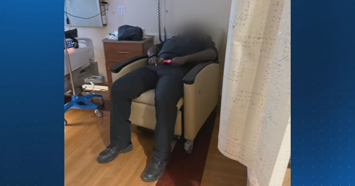 11 INVESTIGATES: Photo shows jail guard sleeping while guarding inmate in hospital room
