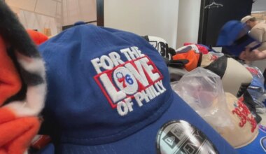 Fans take advantage of deep discounts on Philadelphia 76ers, Flyers gear at annual summer sale