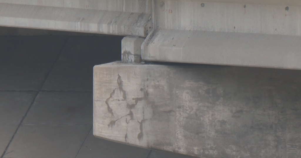Highly traveled Pittsburgh area bridge down to one lane due to large crack on the deck