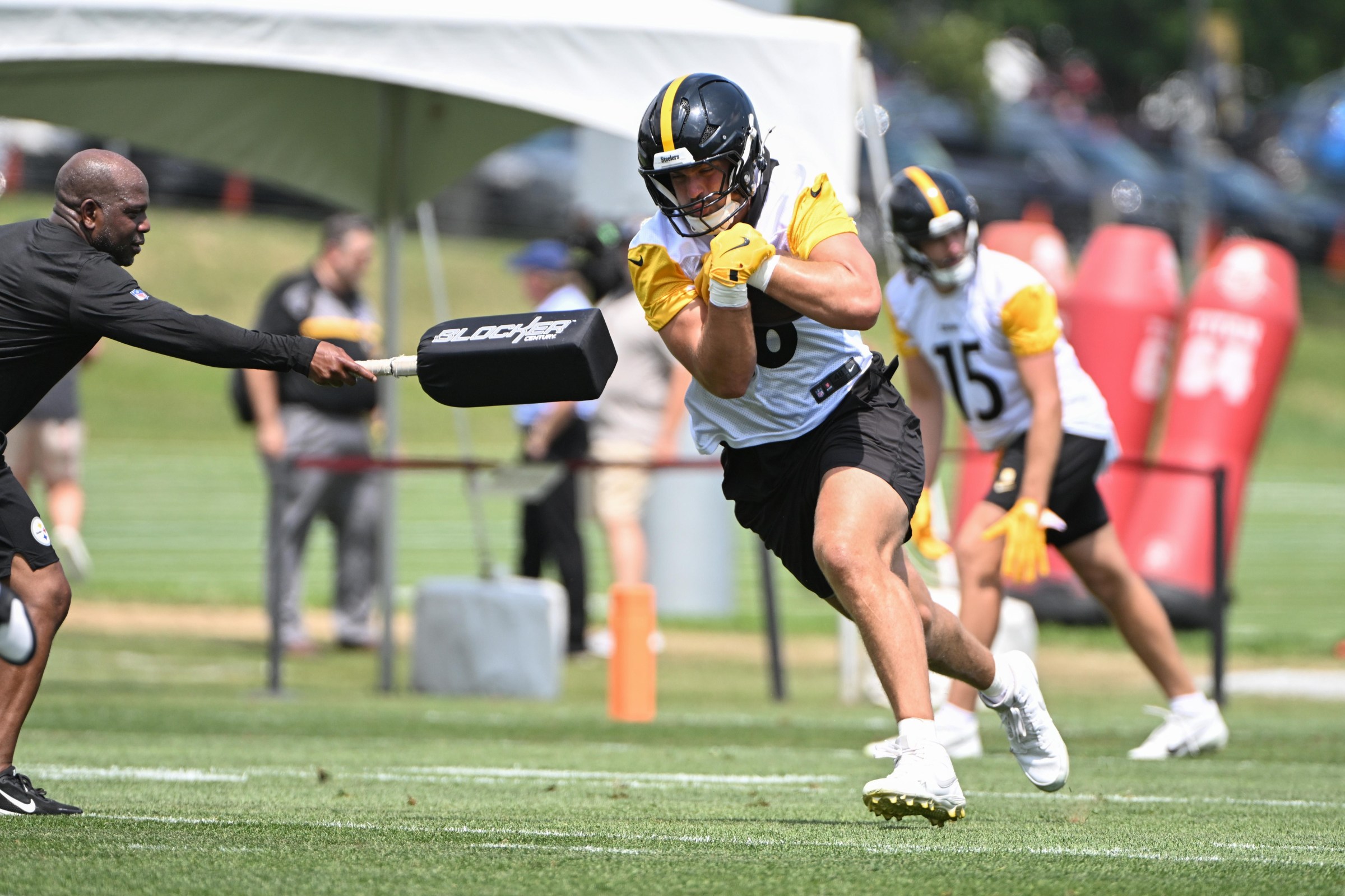 Jul 25, 2025; Pittsburgh, PA, USA; Pittsburgh Steelers tight end Pat Freiermuth (88) participates in drills during training camp at Saint Vincent College. Mandatory Credit: Barry Reeger-Imagn Images