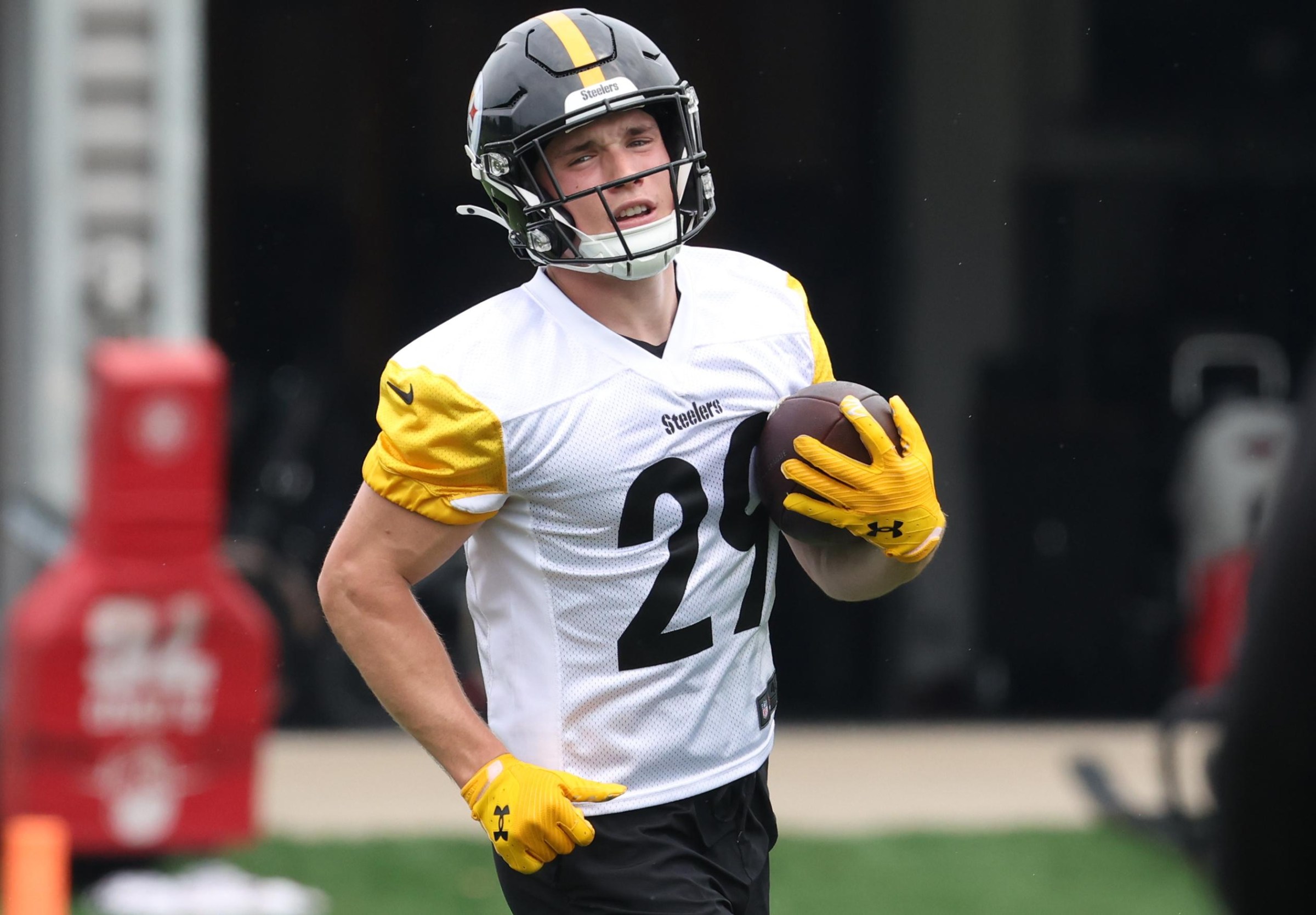 Jun 9, 2026; Pittsburgh, PA, USA; Pittsburgh Steelers running back Eli Heidenreich (29) participates in drills during Minicamp at UPMC Rooney Sports Complex. Mandatory Credit: Charles LeClaire-Imagn Images