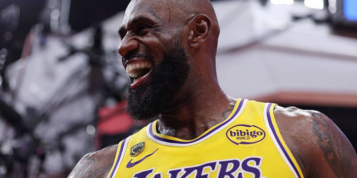 It’s official: LeBron James signs contract with Philadelphia 76ers