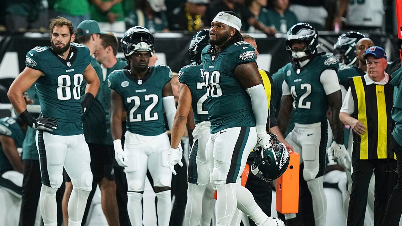 Jalen Carter becomes highest-paid defensive tackle with $152M deal