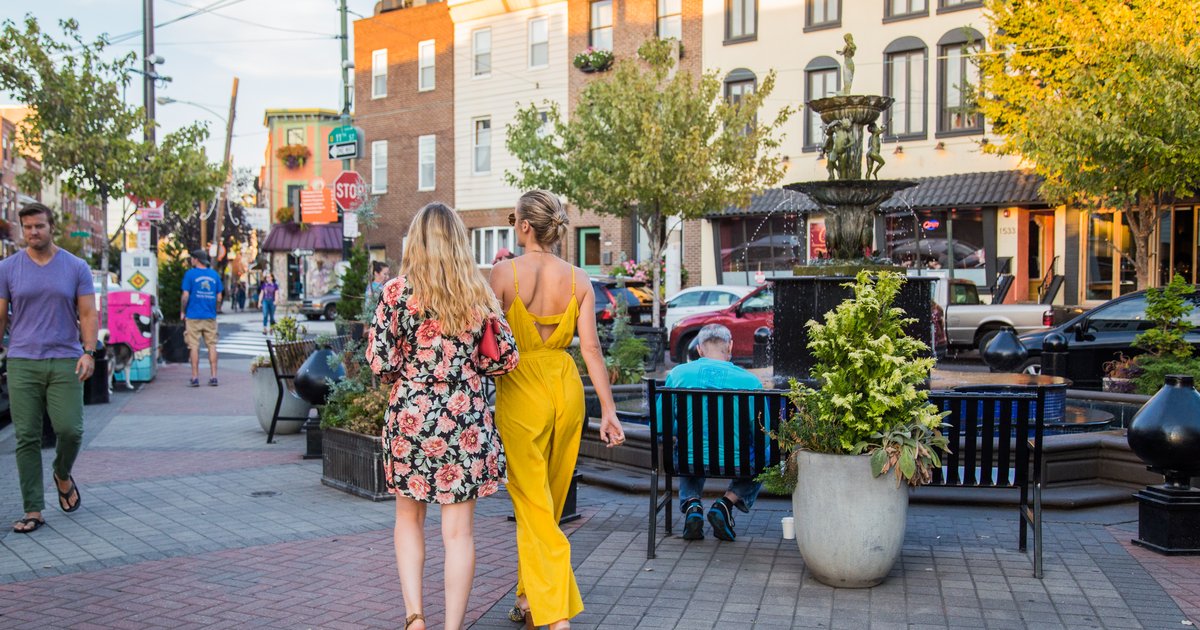 Passyunk Passeggiata brings $5 Peroni, food specials and late-night shopping to East Passyunk Avenue