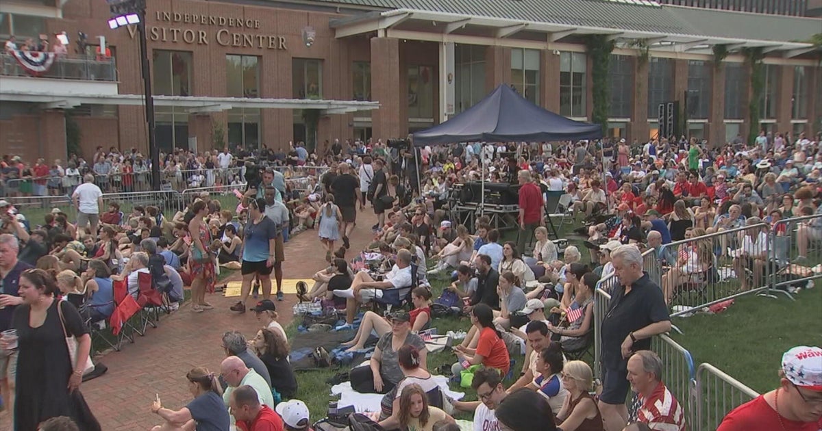 Hundreds pack Independence Mall for Philly Pops, Idina Menzel concert: "I love her with a big orchestra"