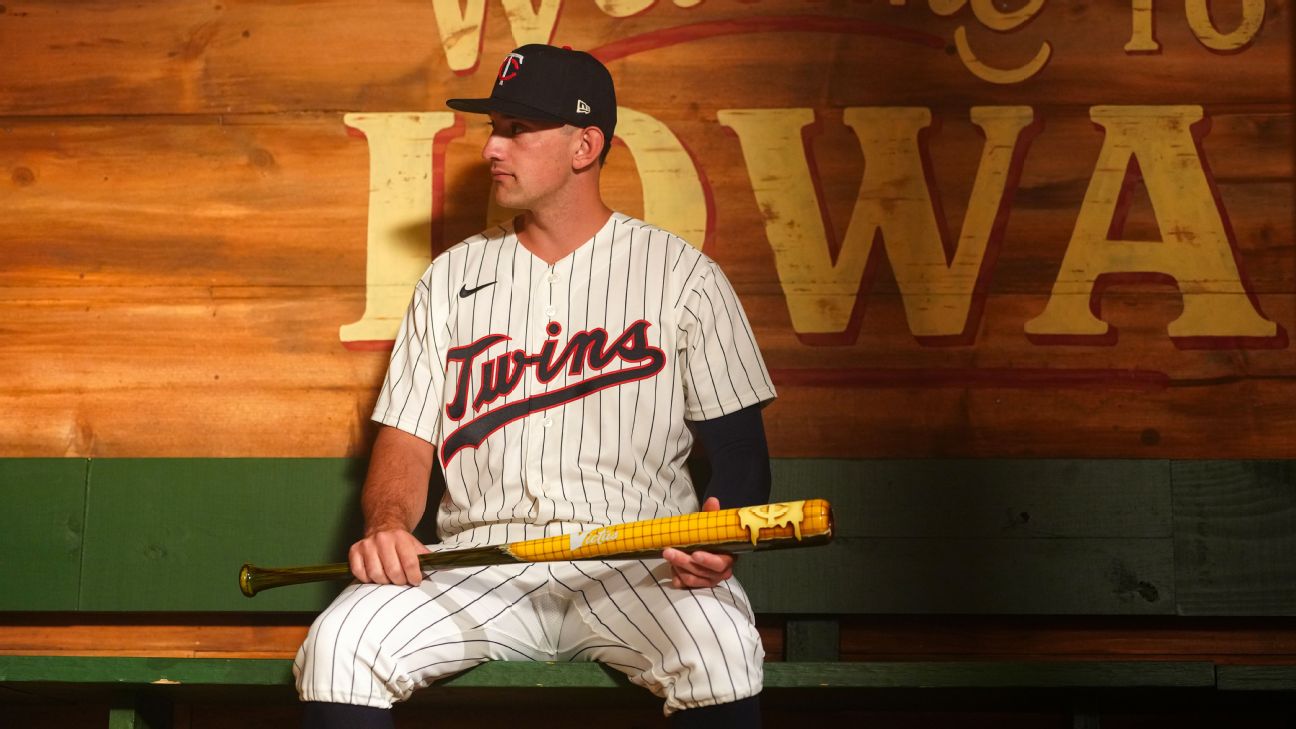 Twins, Phillies unveil special Field of Dreams game uniforms