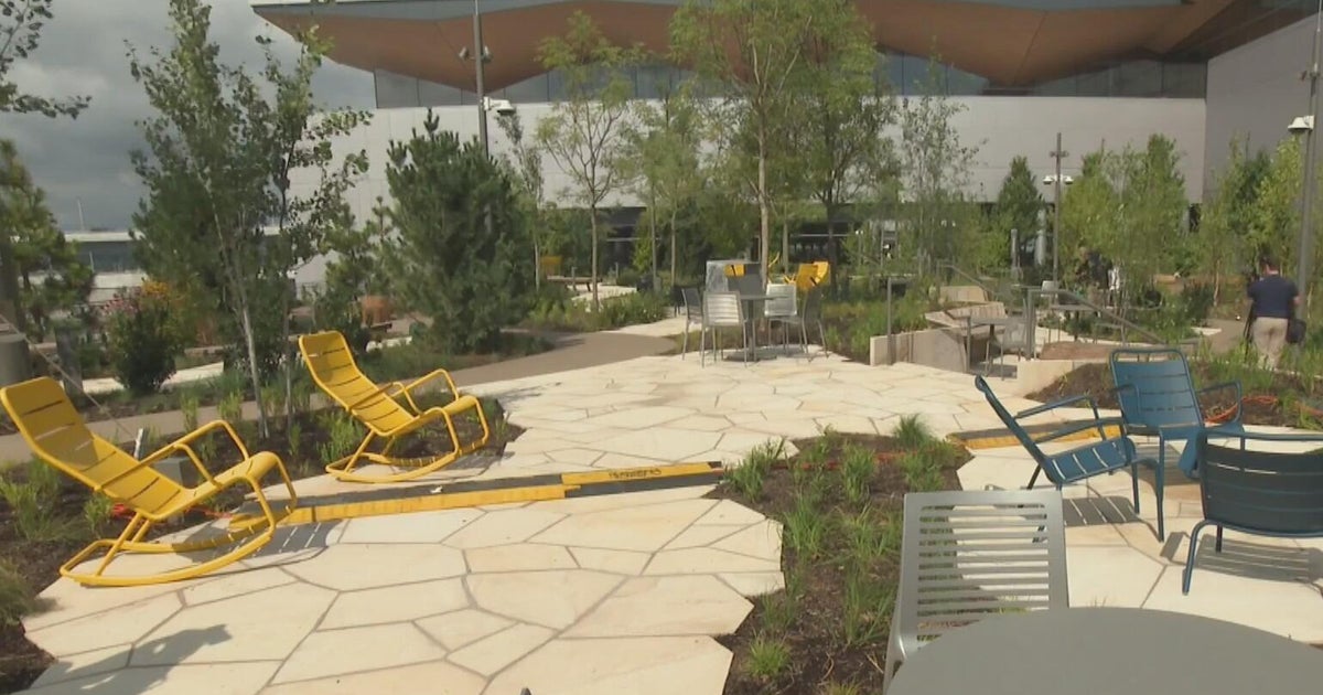 Pittsburgh International Airport opens first outside terrace