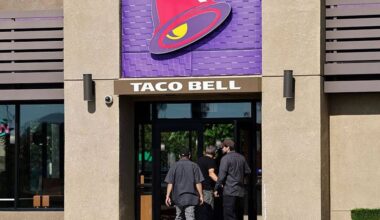 Taco Bell employee accused of throwing drink through sunroof