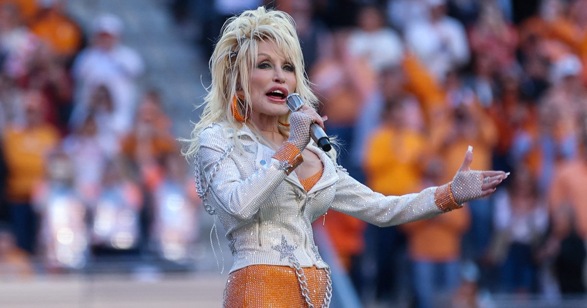 Watch Dolly Parton's encore from her last Philadelphia concert