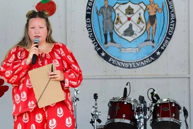 <p>Main Street Manager Cara Wengen welcomes everyone to the pageant.</p>
<p>Margaret Roarty | Sunday Dispatch</p>