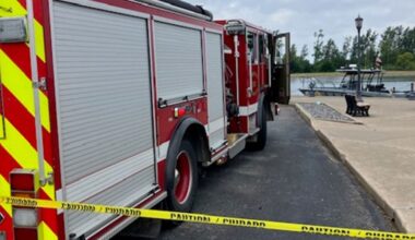 Emergency crews search Lake Erie after boat overturns