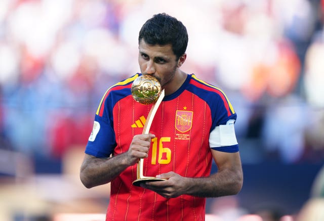 Rodri with the golden ball award at the World Cup