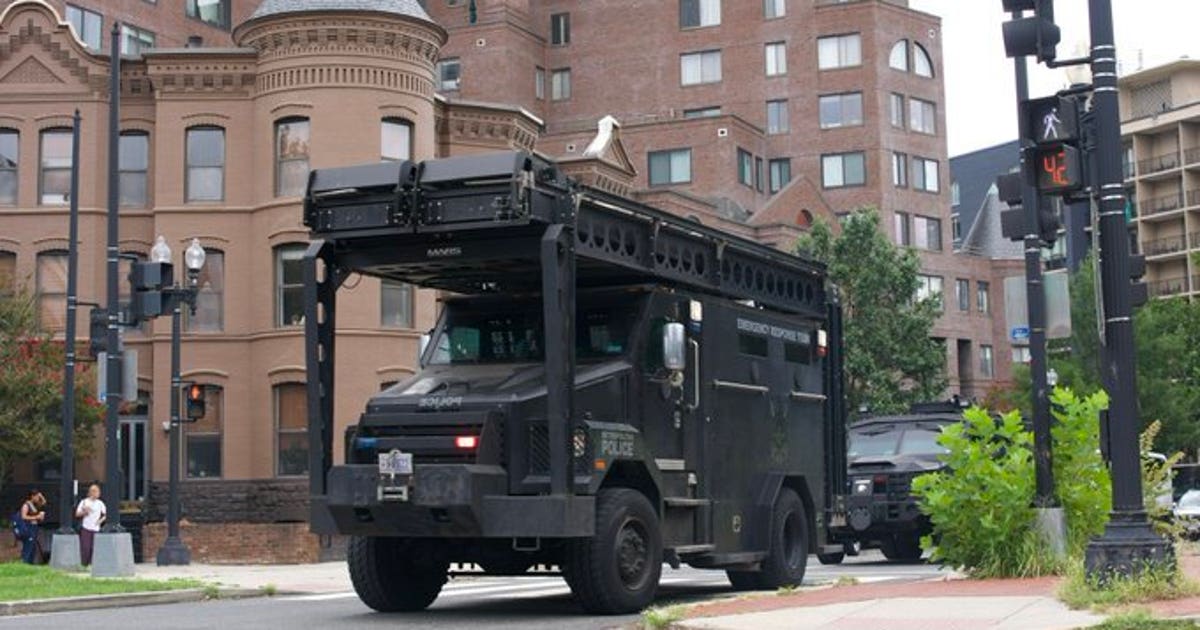 Pennsylvania Avenue NW closed as wanted suspect barricades inside unit