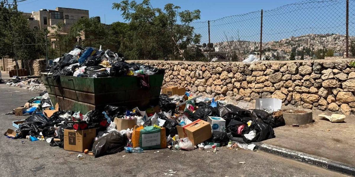 Opinion | Overflowing Bins in Bethlehem Tell a Bigger Story