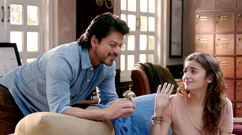 Shah Rukh Khan and Alia Bhatt in Dear Zindagi Shah Rukh Khan and Alia Bhatt in Dear Zindagi