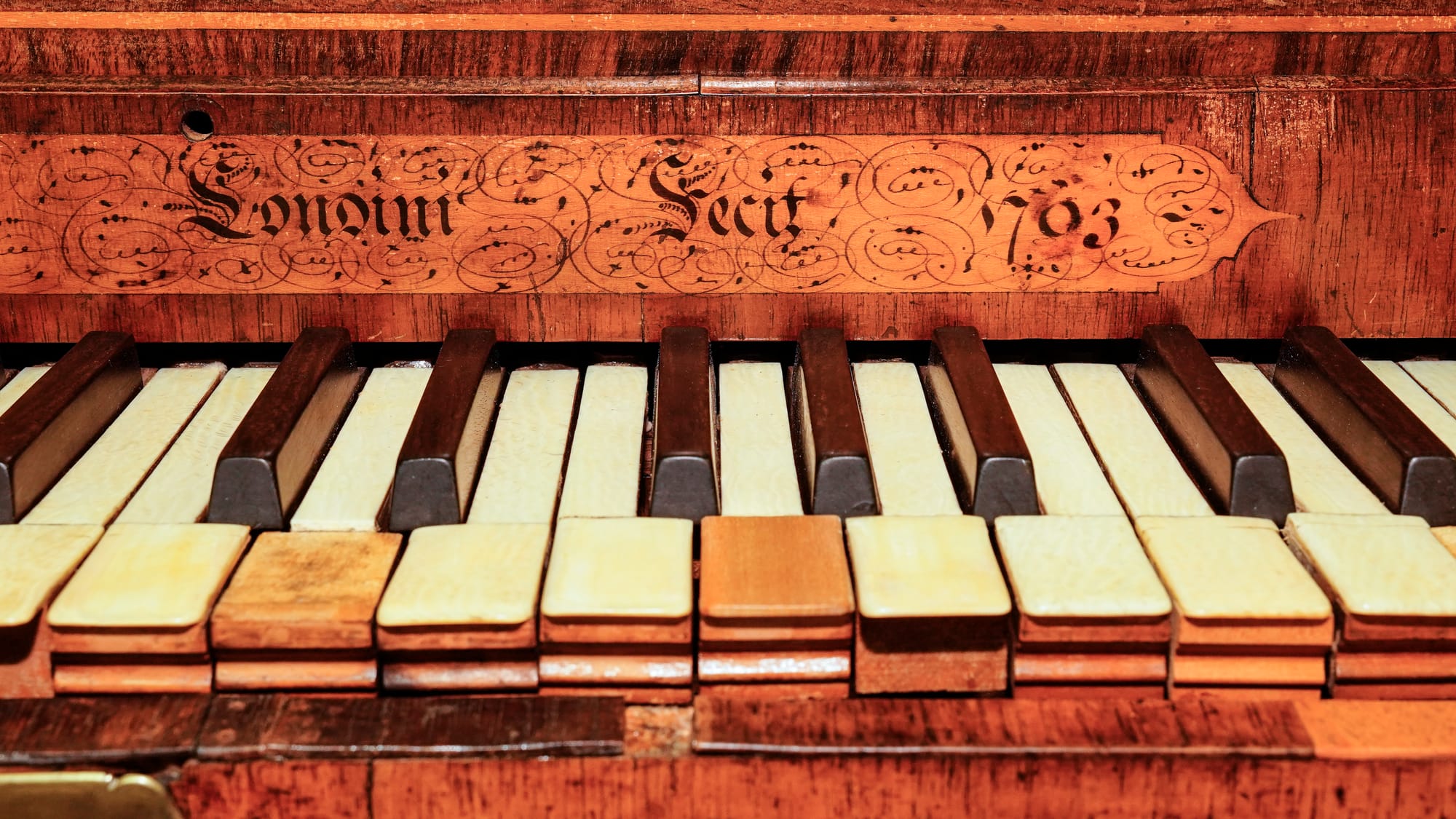 It is said that George Washington was entertained with organ music in this room (the second floor George Washington Room) on 
