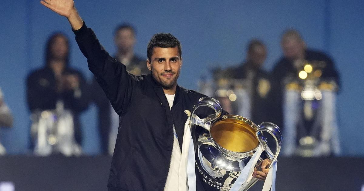 Manchester City reject £38.5m Barcelona bid for Rodri