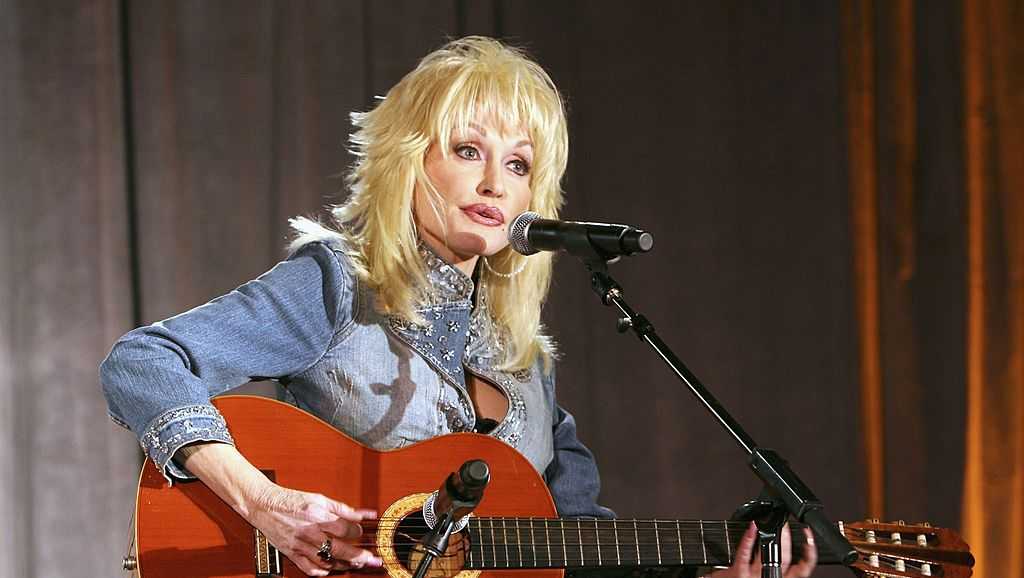 Pennsylvania rep. to introduce bill recognizing Sept. 25 as 'Dolly Parton Day'