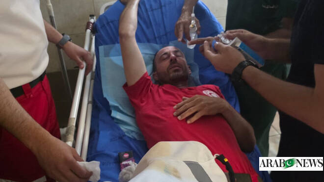 Two Palestinian medics injured in settler attack near Bethlehem, Red Crescent says