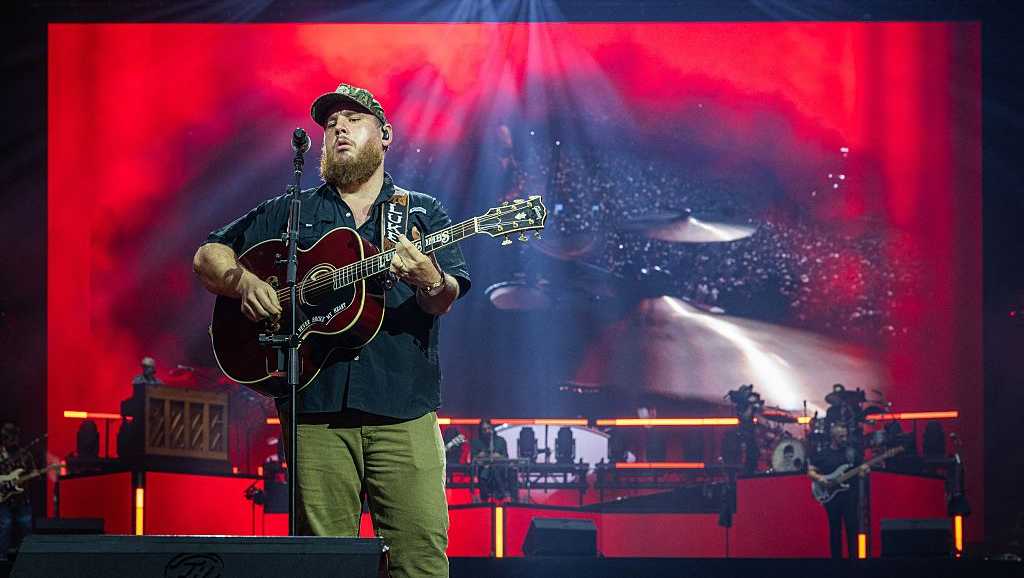Luke Combs returns to Pittsburgh at Acrisure Stadium
