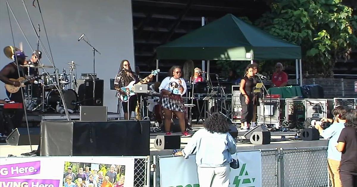 Thousands turn out in Bethlehem for opening night of Musikfest 2026 | Entertainment News