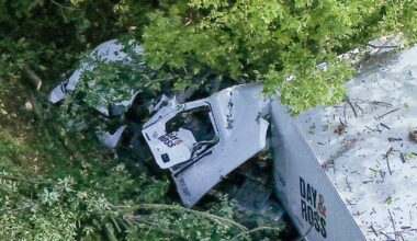 1 injured after tractor trailer hits tree on I-78 | Bethlehem Area