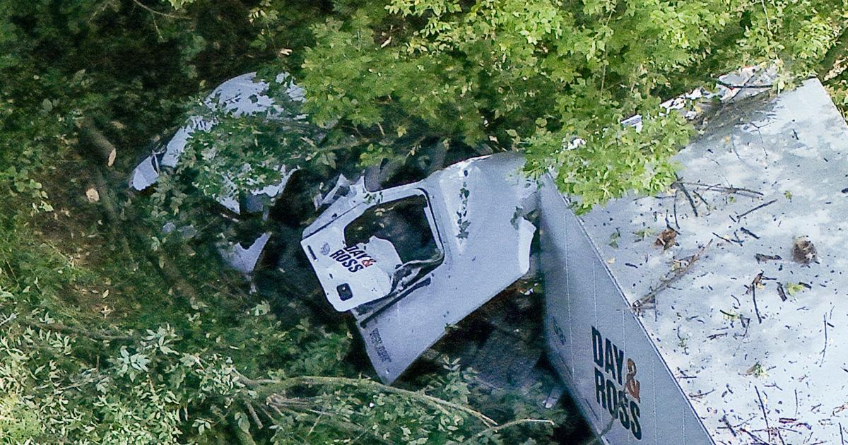 1 injured after tractor trailer hits tree on I-78 | Bethlehem Area